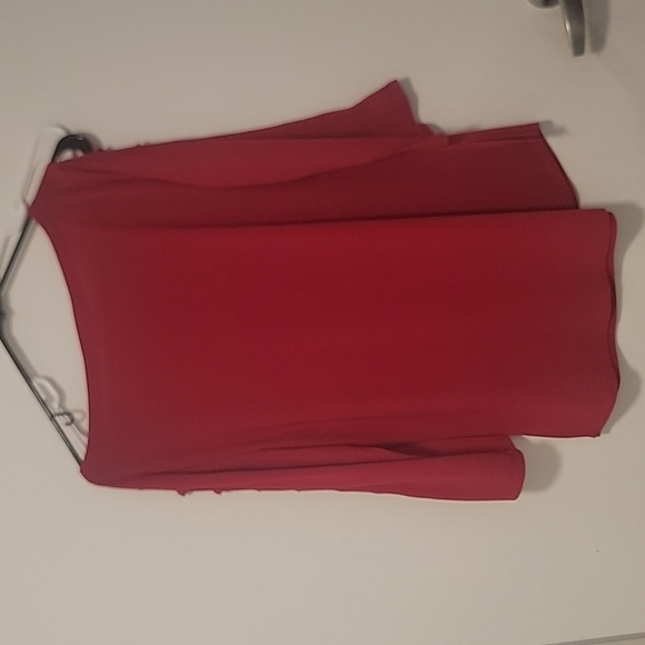 Red top - Picture 2 of 5